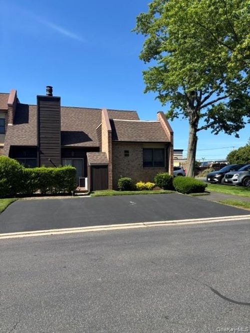 34 Southgate Cir, Massapequa Park, NY, 11762-3810 | Card Image