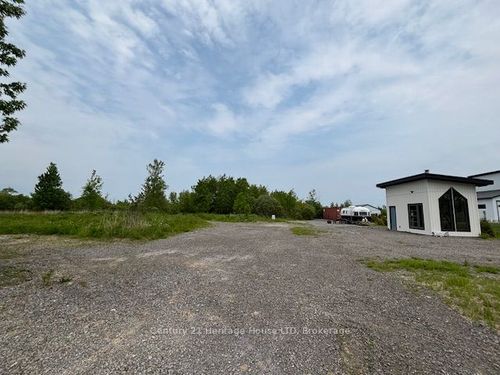 655 Pleasant Beach Rd, Sherkston, ON, L0S1R0 | Card Image