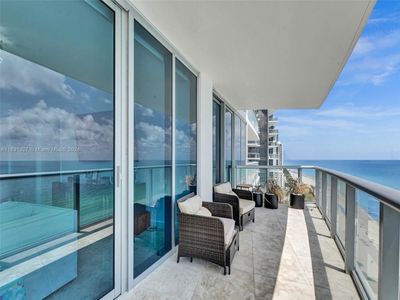 1807 - 17001 Collins Ave, Condo with 1 bedrooms, 2 bathrooms and null parking in Sunny Isles Beach FL | Image 2