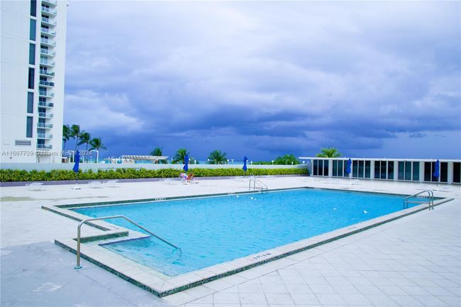 APT-1614 - 5601 Collins Ave, Home with 2 bedrooms, 2 bathrooms and null parking in Miami Beach FL | Image 17