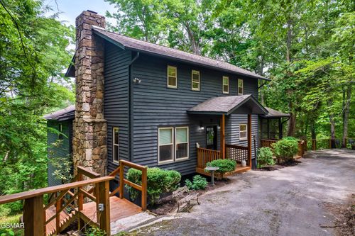 3282 Emerald Springs Loop, Sevierville, TN, 37862-8622 | Card Image