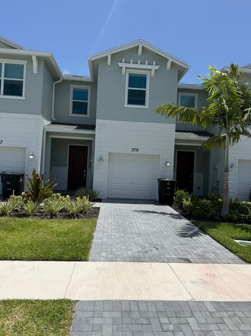379 Se Crossoak Ln, Port St Lucie, FL, 34984-6689 | Card Image