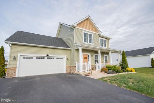 35 Trifecta Trl, MARTINSBURG, WV, 25404-1455 | Card Image