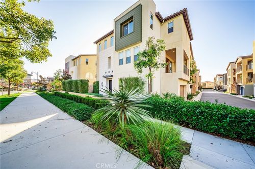 590 Catalonia, Lake Forest, CA, 92630-7622 | Card Image