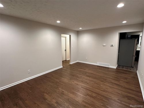 38382 Beecher Dr, Sterling Heights, MI, 48312-1410 | Card Image