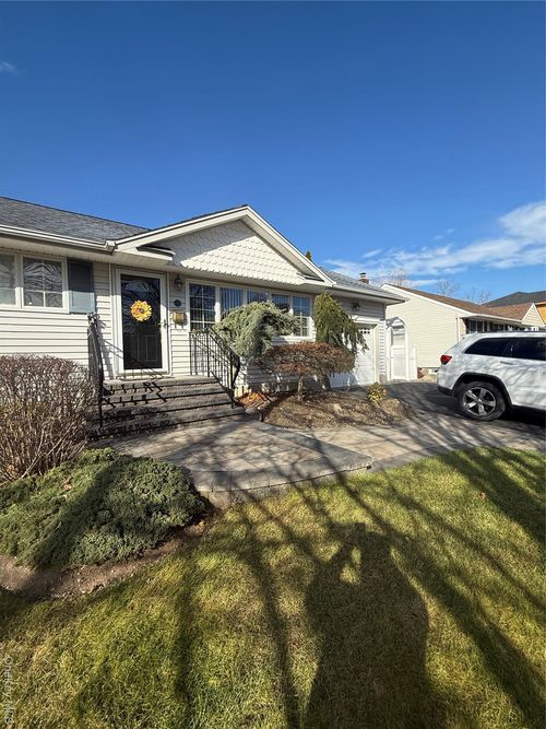 6 Lee Pl, Old Bethpage, NY, 11804-1420 | Card Image