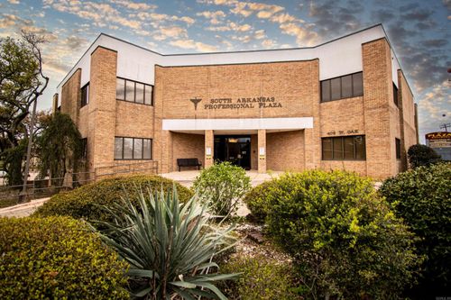 suites-303-304-and-305-403 W Oak Street, El Dorado, AR, 71730 | Card Image