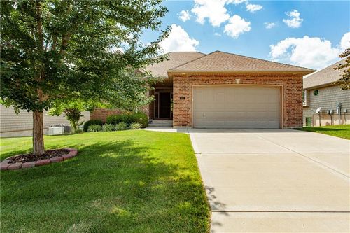 3404 S Wood Ave, Blue Springs, MO, 64015-7805 | Card Image