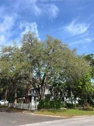 110 S Poplar Avenue, House other with 4 bedrooms, 2 bathrooms and null parking in Sanford FL | Image 3