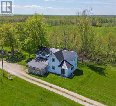 566 E Line Rd, Home with 5 bedrooms, 2 bathrooms and null parking in Gore Bay ON | Image 1