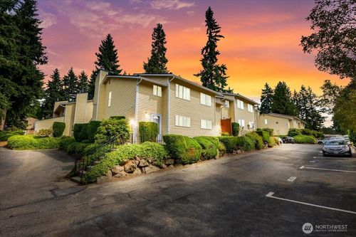apt-e2-12024 101st Ave Ne, Kirkland, WA, 98034-6736 | Card Image