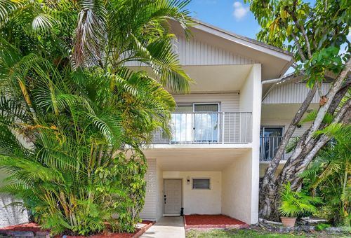 na-2236 Nova Village Dr, Davie, FL, 33317-7020 | Card Image