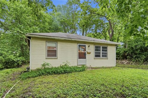 8012 S Benton Ave, Kansas City, MO, 64132-3650 | Card Image
