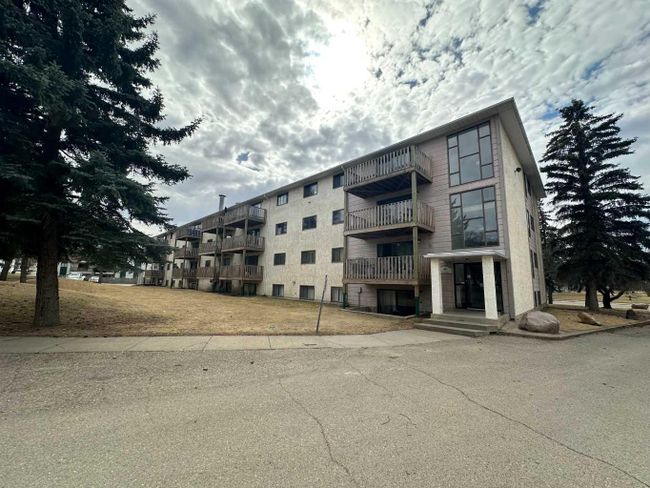212 - 7801 98 Street, Home with 2 bedrooms, 1 bathrooms and 1 parking in Peace River AB | Image 1