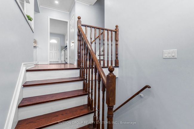 732 Royal York Rd, House other with 7 bedrooms, 4 bathrooms and 4 parking in Etobicoke ON | Image 4
