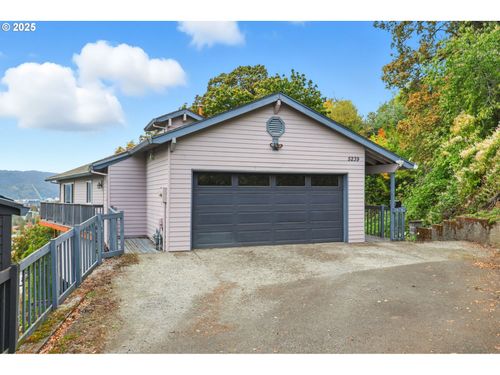 5239 N Emerson Dr, Portland, OR, 97217-4111 | Card Image