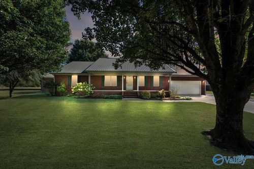 759 Carter Grove Rd, Toney, AL, 35773-8829 | Card Image