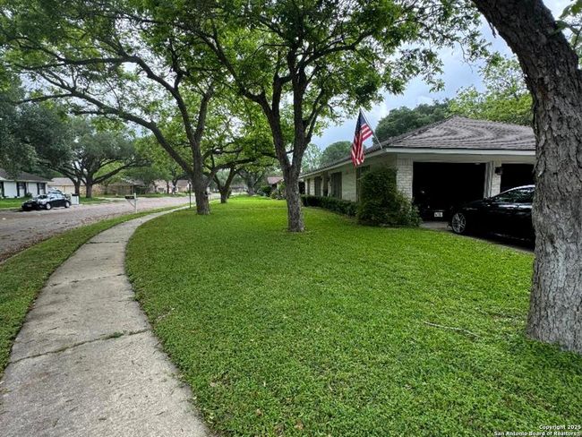 204 Hampshire St, House other with 3 bedrooms, 2 bathrooms and null parking in Victoria TX | Image 5