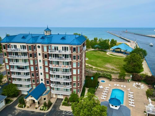 unit-4c-200 Lake St, Saint Joseph, MI, 49085-2042 | Card Image