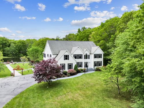 19 Cedarbrook Ln, East Lyme, CT, 06333-1336 | Card Image