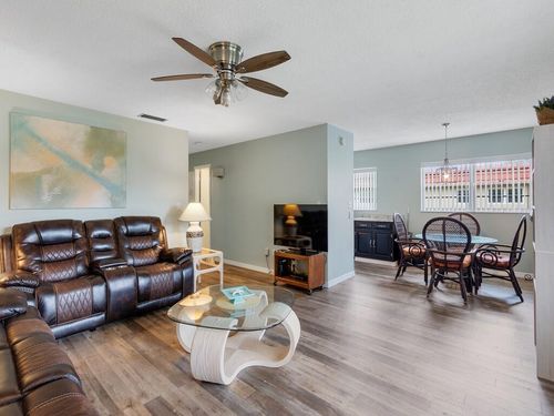 apt-206-10 Vista Palm Ln, Vero Beach, FL, 32962-0810 | Card Image