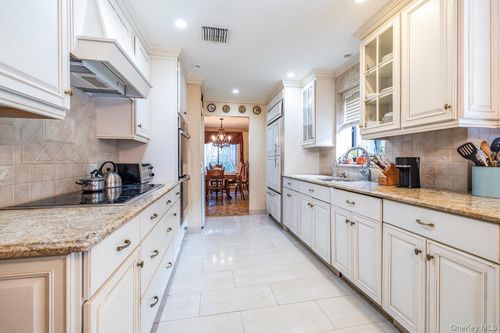 122-99 Park Pl, Hempstead, NY, 11550-4710 | Card Image