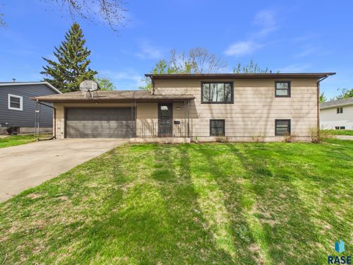 701 S Rohl Dr Drive, Sioux Falls, SD, 57103 | Card Image