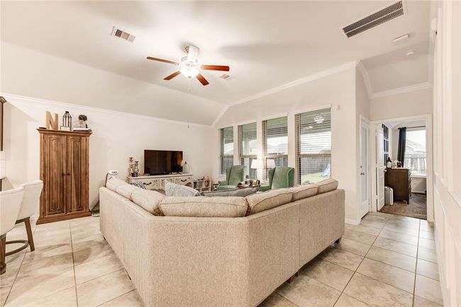 Living room with view of the large backyard space | Image 19