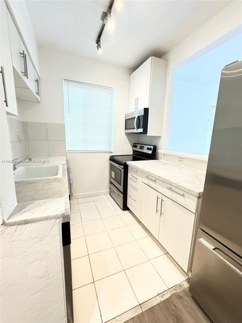 apt-9-1611 Euclid Ave, Miami Beach, FL, 33139-7747 | Card Image