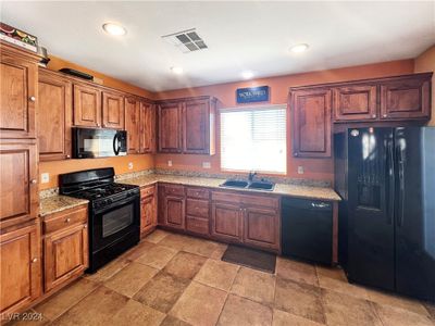 9541 Leaping Lizard Street, House other with 3 bedrooms, 2 bathrooms and null parking in Las Vegas NV | Image 3