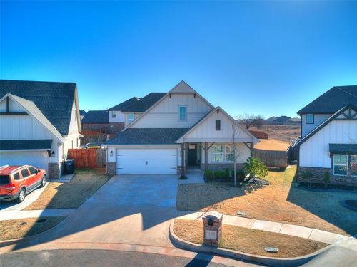 18705 Oakcrest Dr, Edmond, OK, 73012-4473 | Card Image