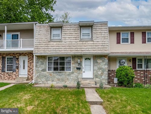 2519 Girard Ave, West Lawn, PA, 19609-1811 | Card Image