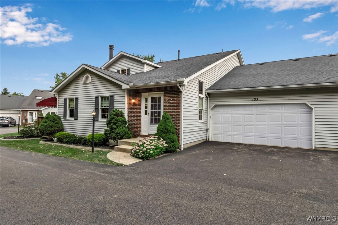 Stepping Stone Ln, Orchard Park, NY 14127