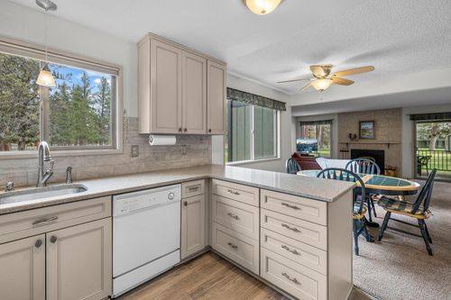 101-807 E Desperado Trl, Sisters, OR, 97759-2179 | Card Image