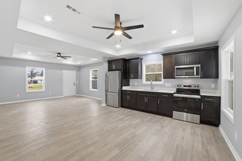 104 Fairground Dr, Waverly, TN, 37185-1709 | Card Image