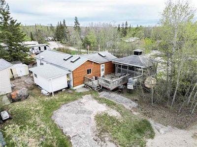 22 Tracy Lane, House other with 2 bedrooms, 1 bathrooms and null parking in Lac Du Bonnet RM MB | Image 1