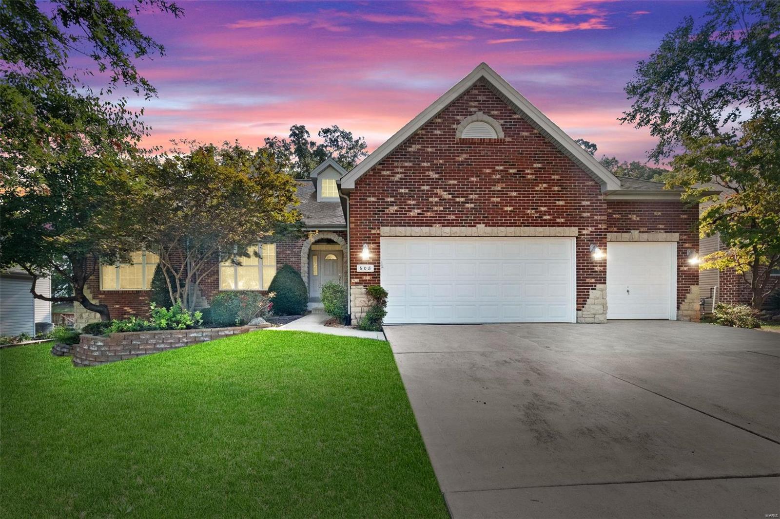 Geiser Brook Ct, Lake Saint Louis, MO 63367
