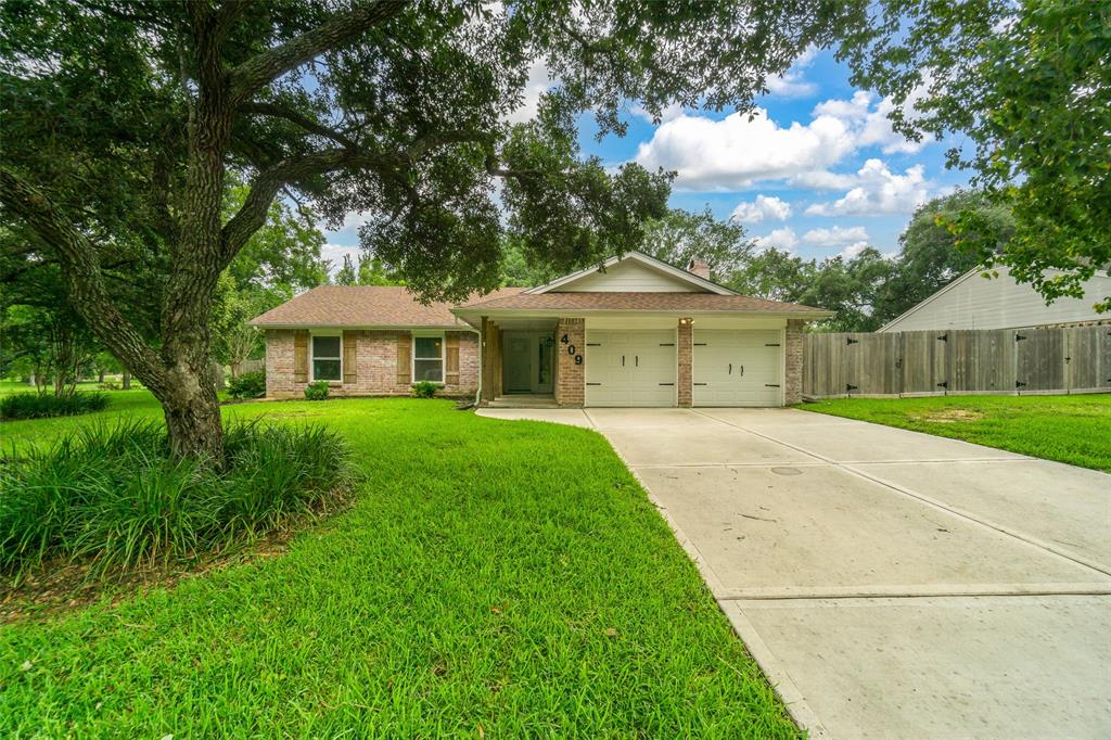 Colonial Dr, Friendswood, TX 77546