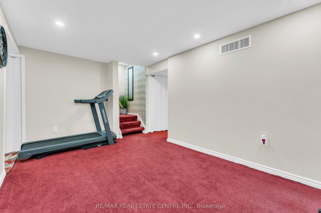 22 Fanshawe Dr, House attached with 4 bedrooms, 3 bathrooms and 2 parking in Brampton ON | Image 25