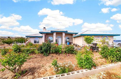 5445 Snow Line Dr, Phelan, CA, 92371-9333 | Card Image