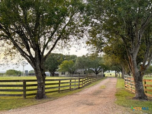 548 County Road 303, Shiner, TX, 77984-5384 | Card Image
