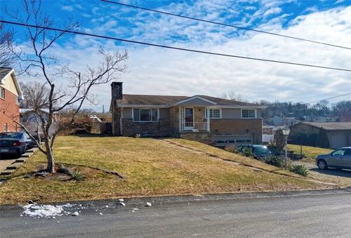 1139 Spruce St, Greensburg, PA, 15601-5638 | Card Image