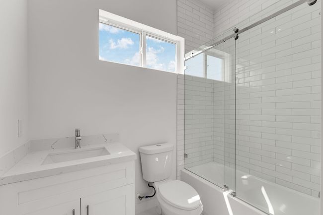3rd bath/ tub | Image 14