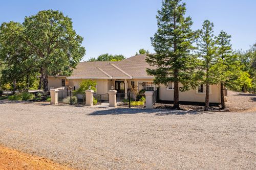 14235 Noble Oaks Dr, Red Bluff, CA, 96080-7956 | Card Image