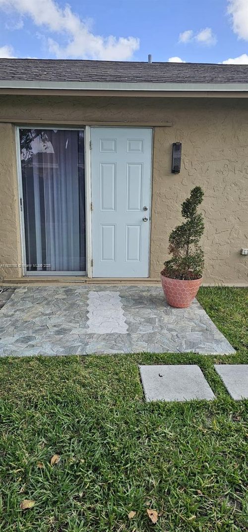 0-8310 Nw 47th St, Lauderhill, FL, 33351-5535 | Card Image