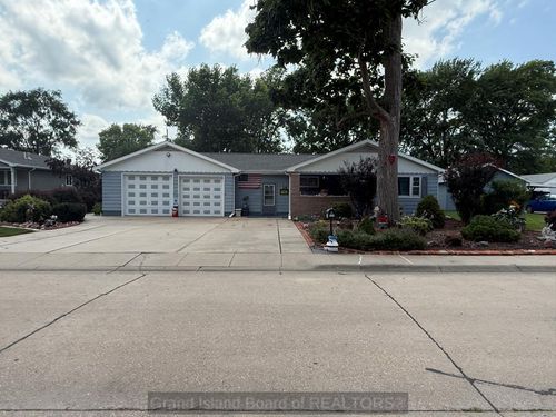 2126 N North Park Avenue, Grand Island, NE, 68803 | Card Image