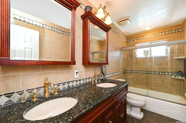 9 Wakefield Ct, House other with 5 bedrooms, 4 bathrooms and null parking in Deer Park NY | Image 20