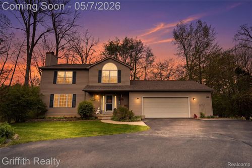 2000 Laurel Oak Dr, Howell, MI, 48855-7673 | Card Image