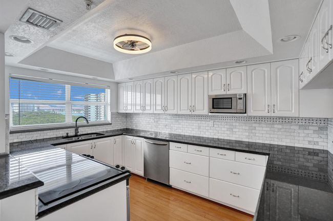 APT-918C - 3300 S Ocean Blvd, Condo with 2 bedrooms, 2 bathrooms and null parking in Highland Beach FL | Image 22