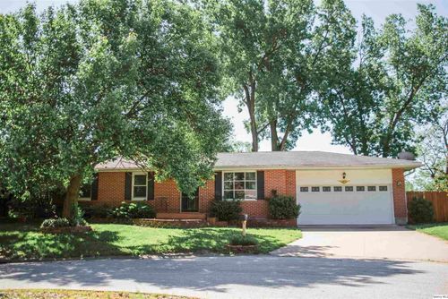 1221 S 26th St, Quincy, IL, 62301-6101 | Card Image